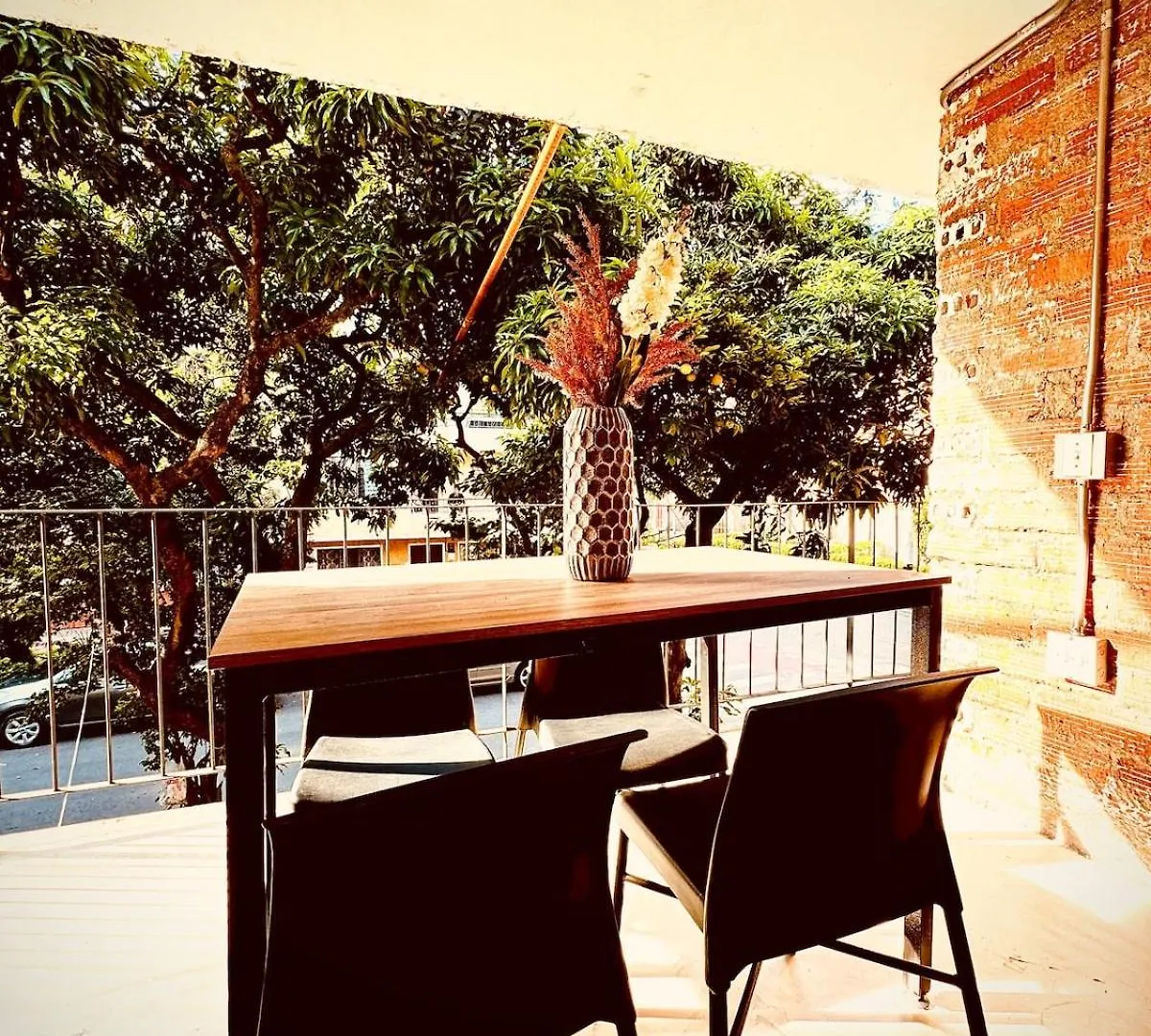 The Best Of Envigado, Close To Everything Colombia